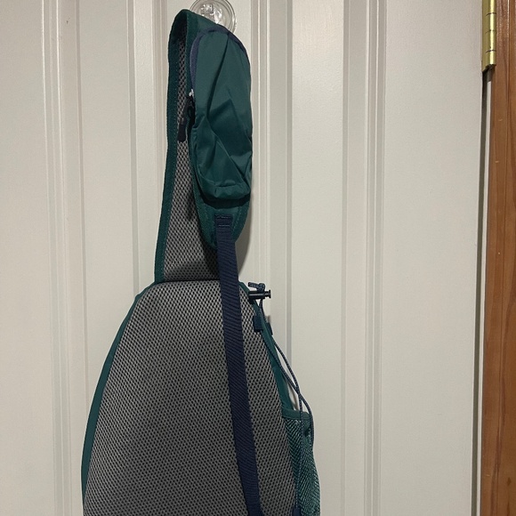 Eddie Bauer Dark Evergreen Ripstop Sling Bag - Picture 5 of 8